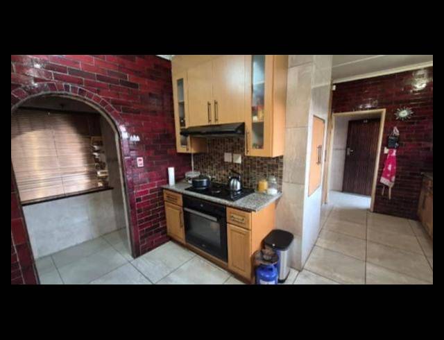 3 BEDROOM HOUSE FOR SALE IN BIRCHLEIGH
